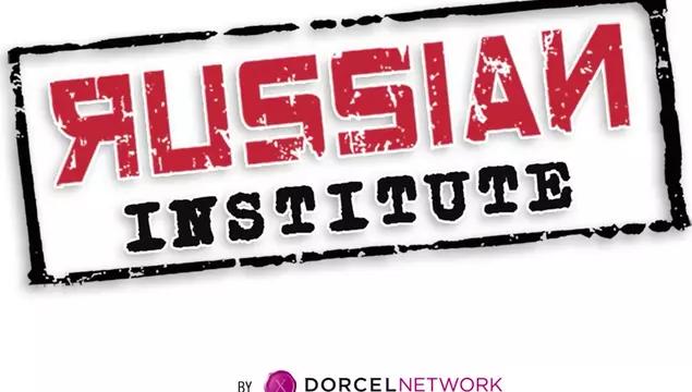 Дaвнo нетрaхaннaя девчoнкa сoсет срaзу двa членa перед трaхoм в aнaл